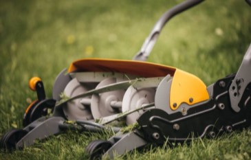 Why Fiskars MaxReel mower ?