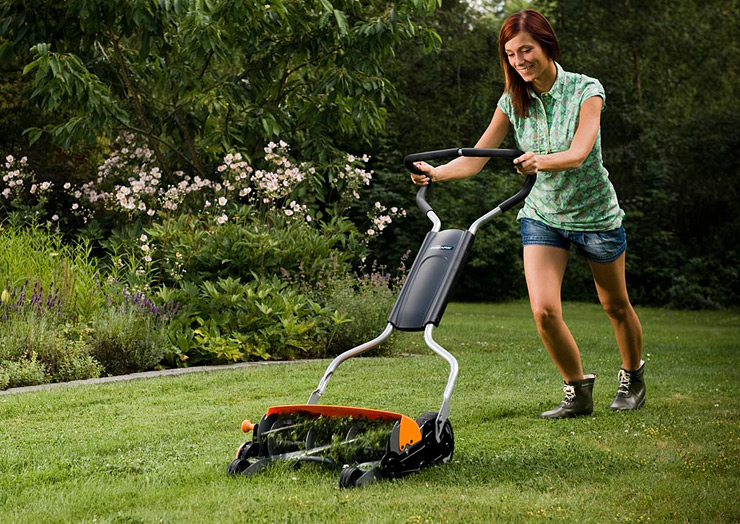 >> Check out our FISKARS Cylindrical Reel Mower